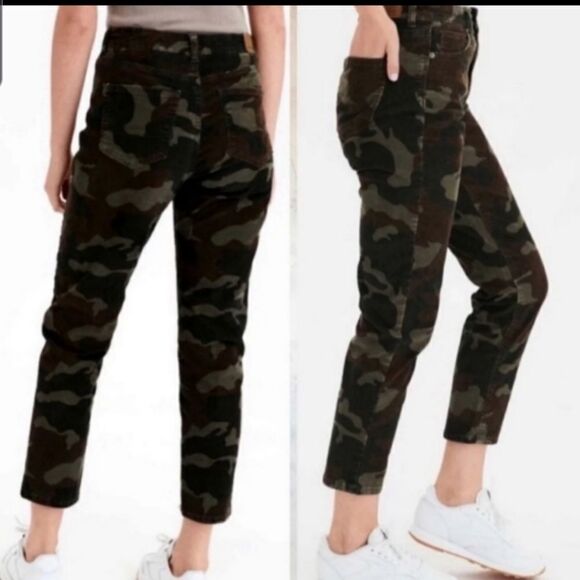 American Eagle Camo corduroy Mom Jean sz 6 - Picture 1 of 6